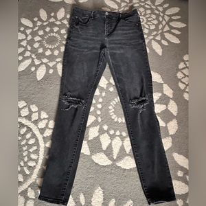 american eagle womens x-long black ripped jeans!